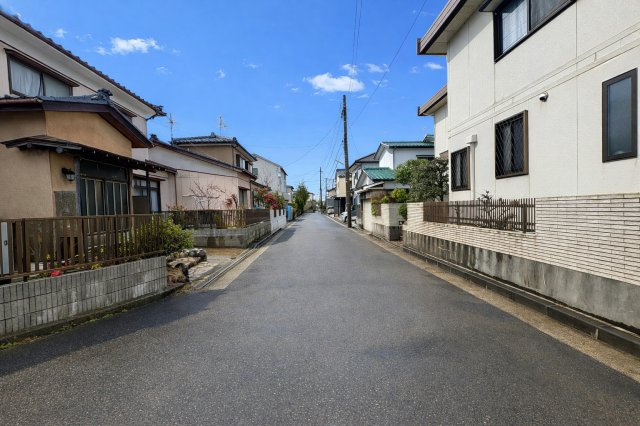 西区小針6丁目　土地の前面道路含む現地写真