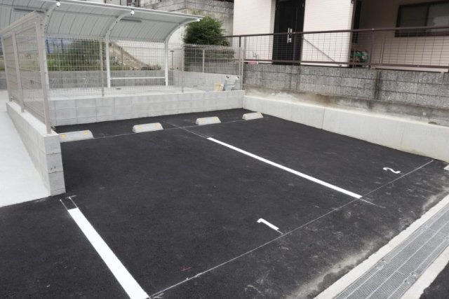 Sun Valley江坂の駐車場