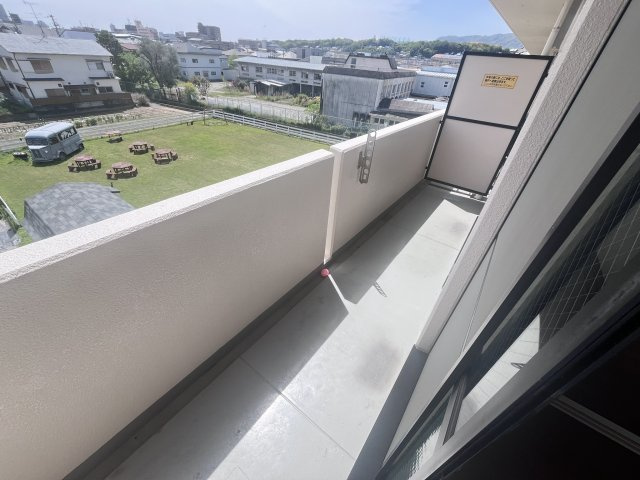 【バルコニー】 | ヴェルドミール　カミロク | 開放的で明るい空間を演出してくれるバルコニーです