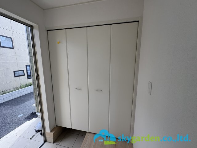 茅ヶ崎市中島第14　新築戸建　全2棟２号棟の玄関|シューズボックス