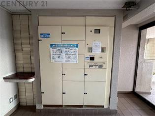 宅配ボックスは荷物の受け取りや配達が便利で安全です。不在時でも荷物が確保され、盗難や損傷のリスクが減少。受け取り時間の柔軟性が向上。外出先からでも荷物の受け取りや預けが可能となります。