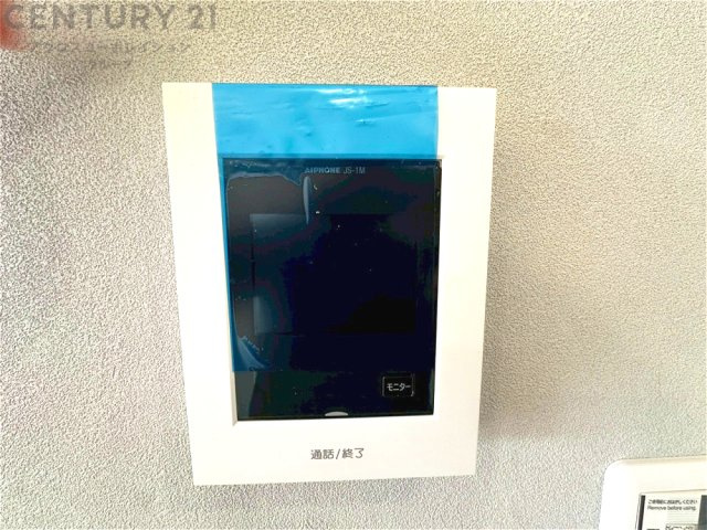 訪問者が来たときにテレビ画面で確認できるため、安心してドアを開けられます。録画機能があるものもあり、留守中に来訪者を記録しておくことができます。利便性が高く、セキュリティ面でも安心です。