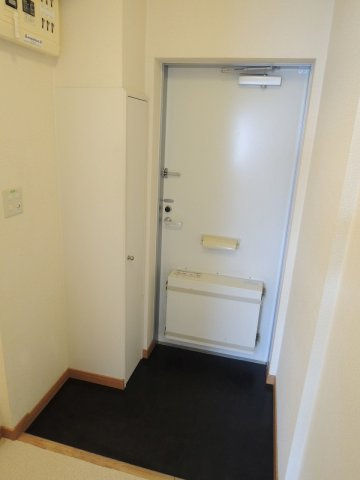 レオパレスセントラル南４条Ｂの玄関