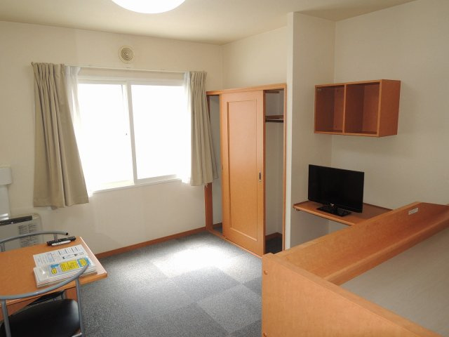 レオパレスセントラル南４条Ｂの居間・リビング