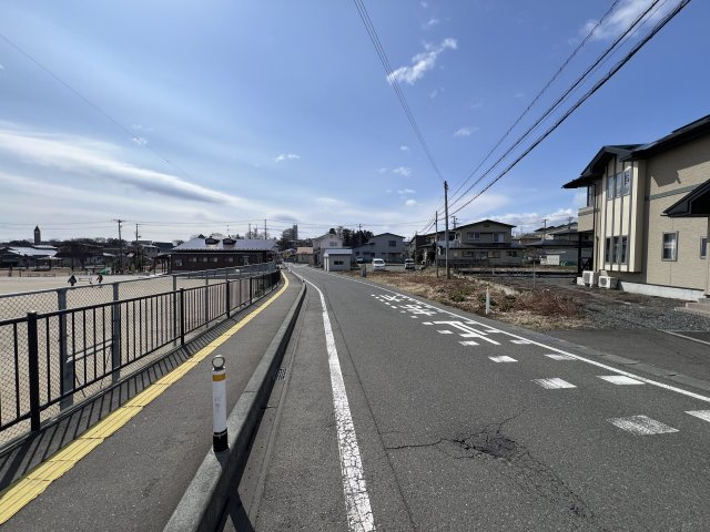 花巻市愛宕町・下幅　土地の前面道路含む現地写真