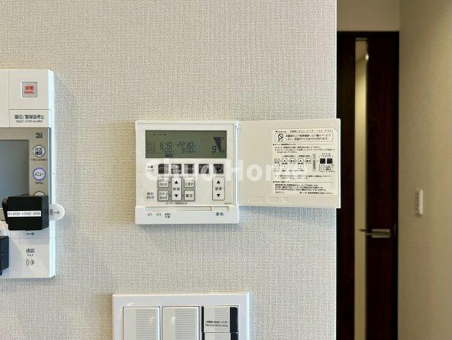 シティタワーズ東京ベイイーストタワーの冷暖房・空調設備|【床暖房】冬は足元から暖めてくれる床暖房はエアコンとは違って埃が舞いませんので健康にも良さそうですね。