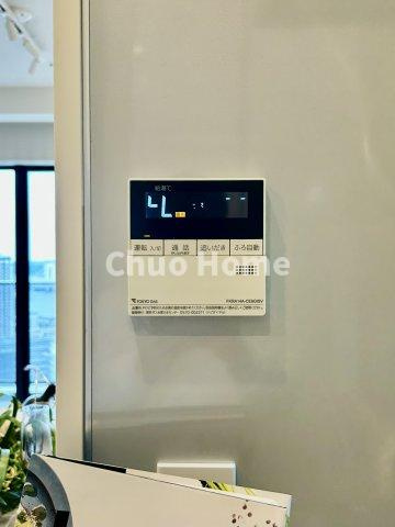 シティタワーズ東京ベイイーストタワーの発電・温水設備|【給湯リモコン】外での一日を忘れさせてくれるオートバス機能でお好みの湯量・温度に調整された浴槽。