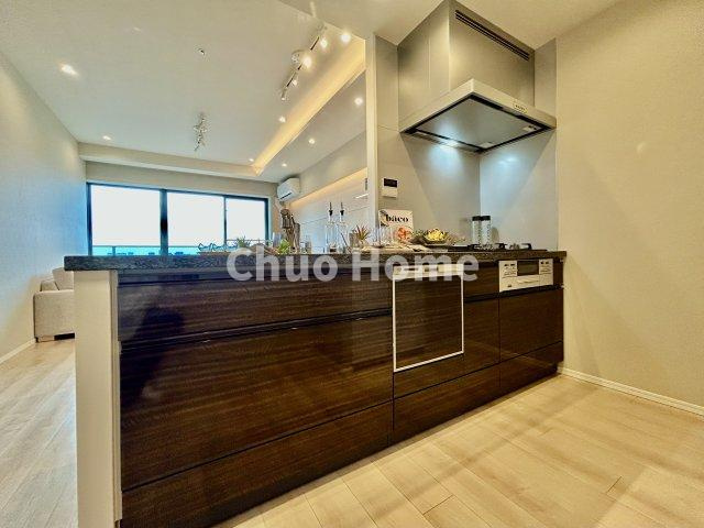 シティタワーズ東京ベイイーストタワーのキッチン|ワイドで収納豊富なシステムキッチン