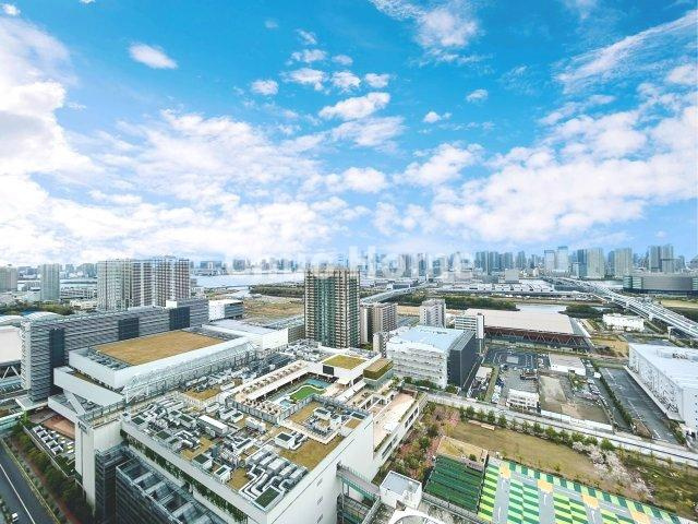 シティタワーズ東京ベイイーストタワーの展望|手を伸ばせば、ふれることが出来そうな環境が、そのままインテリアになったような印象です。その豊かな眺望にふさわしい空間には、通風・採光にも優れ、心地よい光と風があふれています