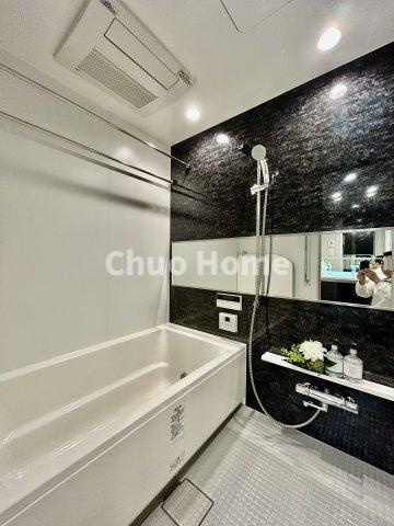 シティタワーズ東京ベイイーストタワーの浴室|【バスルーム】暖房換気乾燥機付きシステムバスルーム。ミストサウナ・暖房・冷風・換気・乾燥など、毎日を快適に過ごせるうれしい機能が揃っています。雨の日の洗濯物も安心です。