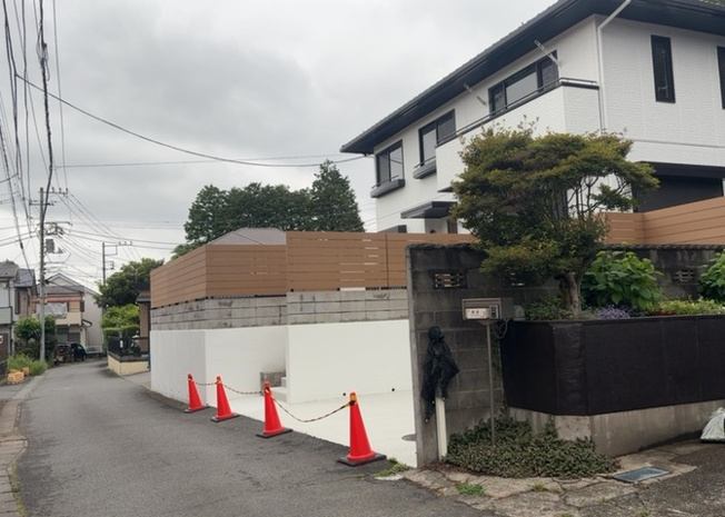 【前面道路含む現地写真】 | お持ちの車種によっては前面道路が広い方が便利でしょう。しかし、前面道路が広ければその分交通量が多くなるため、騒音などが気になる場合があります。実際に現地を見学し、周辺交通量や騒音などを確認しましょう！