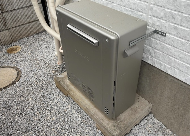 【発電・温水設備】 | 省エネ給湯器とは従来型の給湯器より熱効率が高く、少ない燃料でたくさんのお湯を沸かすことが出来る高効率な給湯器のことを指します。また、省エネ給湯器には種類があり、利便性や効果なども様々です。