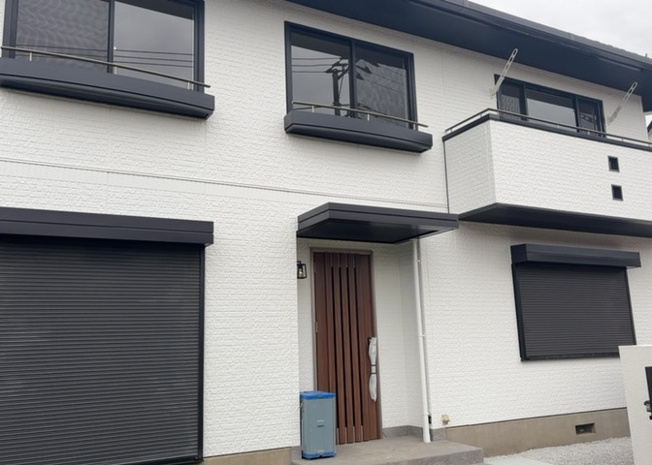 【構造・工法・仕様】 | 木造住宅とは土台、壁、柱など建築物の強度を支える構造体の材に木が使用されている構造を指します。構造体は建物の自重を支えるだけではなく風圧や水圧、積裁荷重などあらゆる衝撃に耐えるための基礎です。