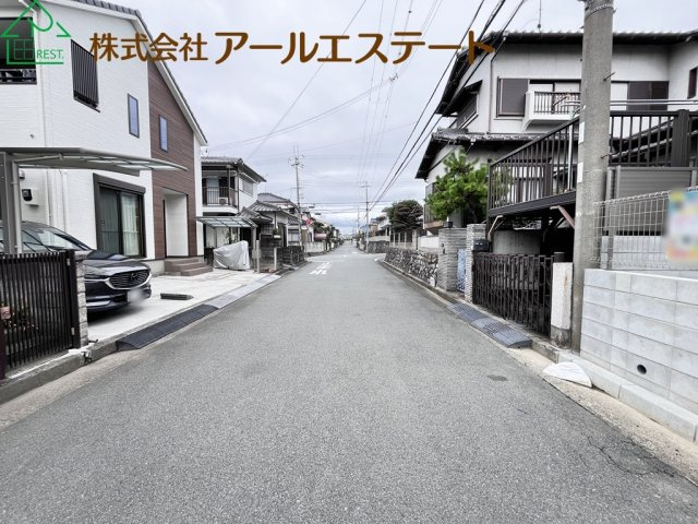 加古川市野口町北野12期　新築戸建の前面道路含む現地写真