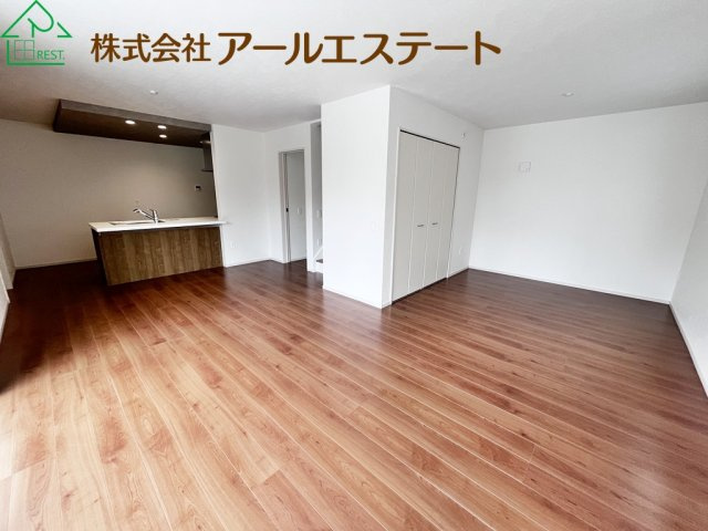 加古川市野口町北野12期　新築戸建の居間・リビング|同社施工事例