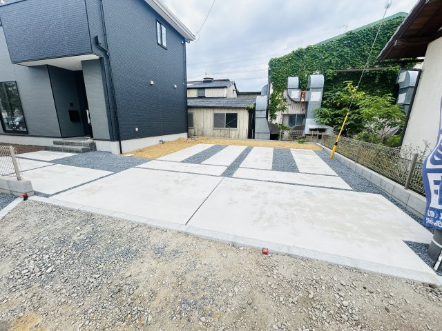 新築　高崎市島野町1期　１号棟の駐車場|現地写真　駐車スペースは並列3台分可能です！
