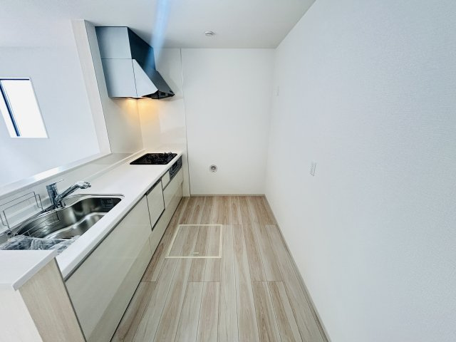 新築　高崎市島野町1期　１号棟のキッチン|現地写真　間口2550ｍｍで作業スペースも広々！換気扇も汚れが付きにくくお掃除がし易い設計です。
