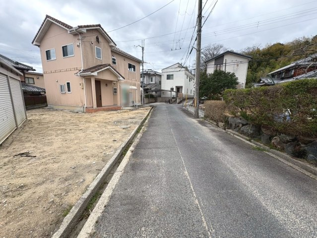 【前面道路含む現地写真】 | 石居１丁目 | 閑静な住宅地に位置し、落ち着いた住環境♪