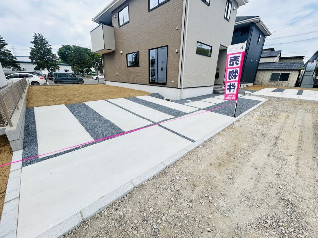 新築　高崎市島野町1期　2号棟の駐車場|現地写真　駐車スペースは並列3台分可能です！
