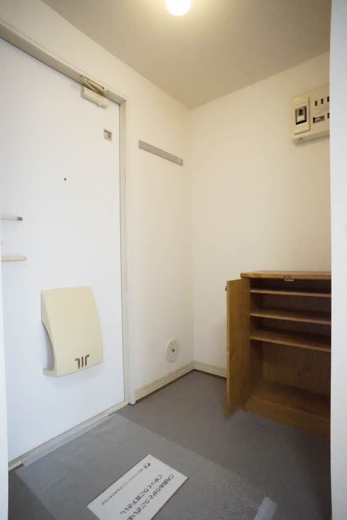 ロ－ズウエストＢの玄関