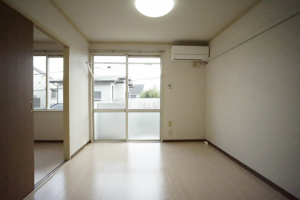 ロ－ズウエストＢの居間・リビング