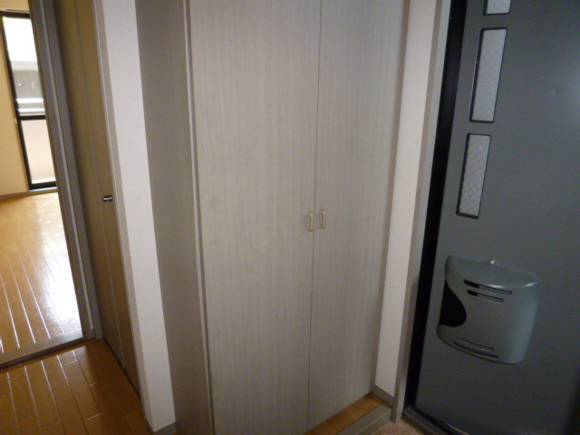 ファミーユ・ヴィラＢの玄関|下駄箱