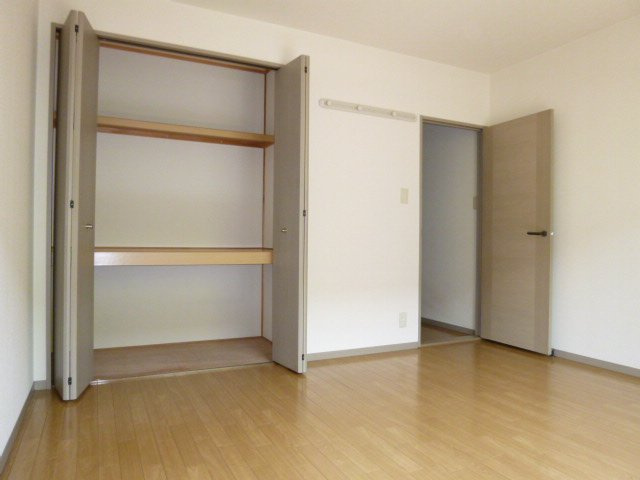 ファミーユ・ヴィラＢの内装|洋室