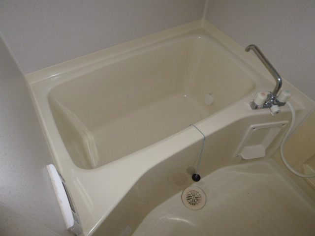 ファミーユ・ヴィラＢの浴室|バス