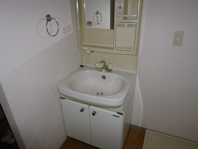 ファミーユ・ヴィラＢの独立洗面台|シャンプードレッサー