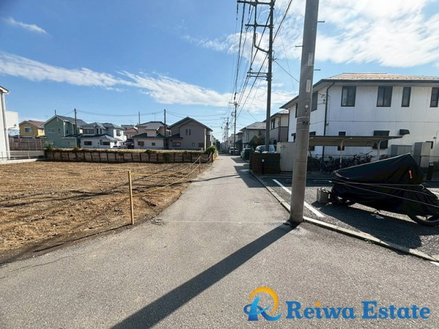 売地　茅ヶ崎市萩園の前面道路含む現地写真