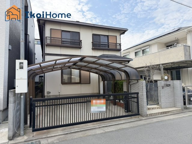 明石市北王子町　中古戸建の駐車場|●年中無休：当日予約可●駐車場はカーポート付で並列2台可能！外構工事で3台まで可能になります！