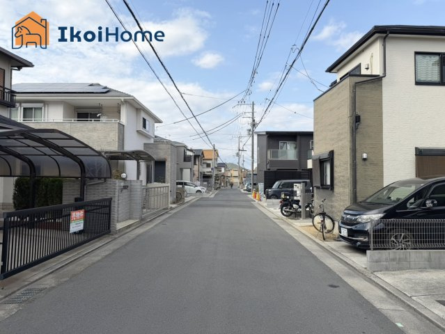 明石市北王子町　中古戸建の前面道路含む現地写真|●年中無休：当日予約可●前面道路は南東側幅員約6ｍで広いです！交通量も少ない閑静な住宅街です！