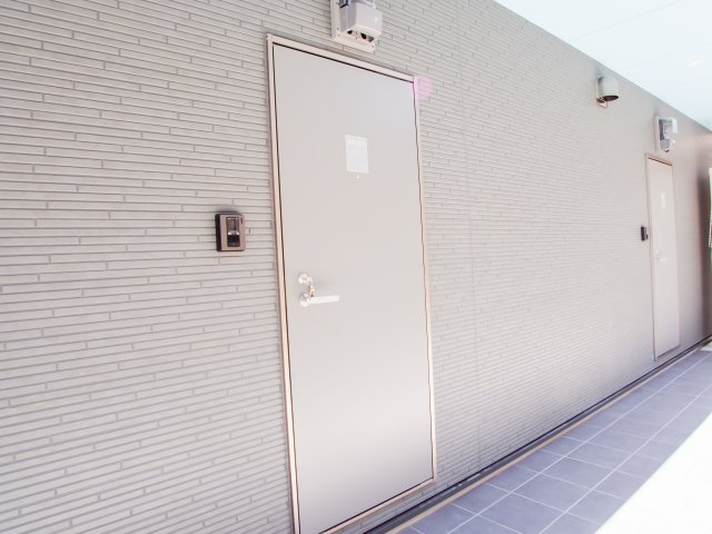 ヘリオス西舞子の玄関