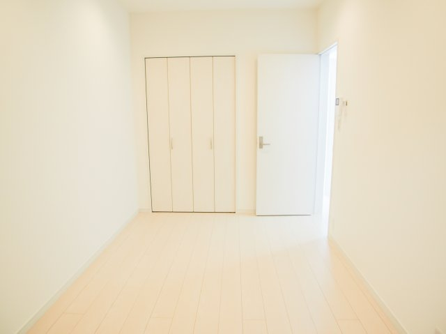 ヘリオス西舞子の洋室