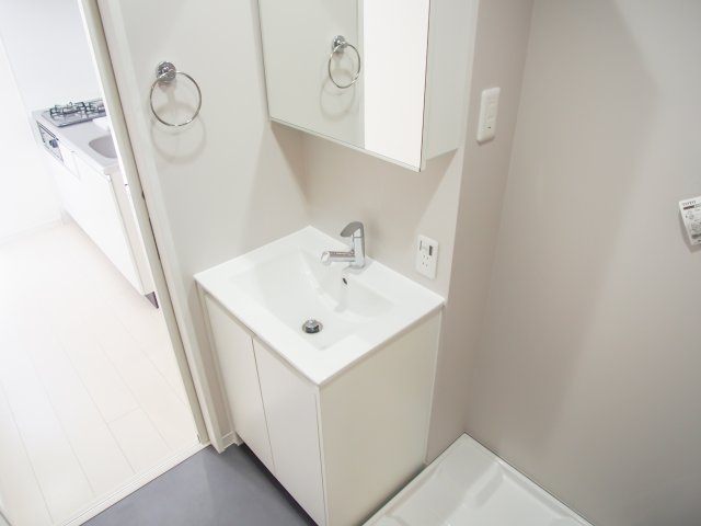ヘリオス西舞子の独立洗面台