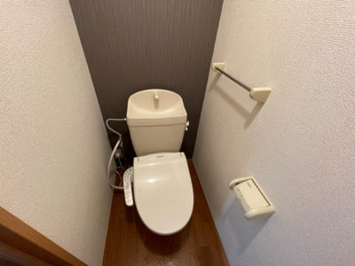 【トイレ】 | プリウス | 温水洗浄便座付き