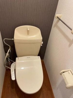 【トイレ】 | プリウス | 温水洗浄暖房便座付き