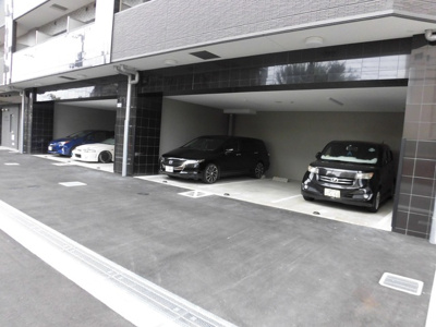 【駐車場】 | エスリード新大阪ヴェルデ | 敷地内駐車場です。