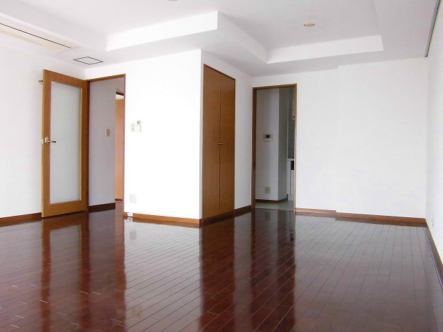 世田谷区松原６丁目の賃貸マンションのロビー|壁面が多く家具の配置がし易い間取りです！