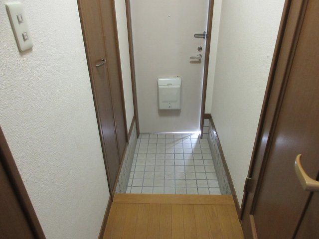 第1ピーナツ住宅の玄関