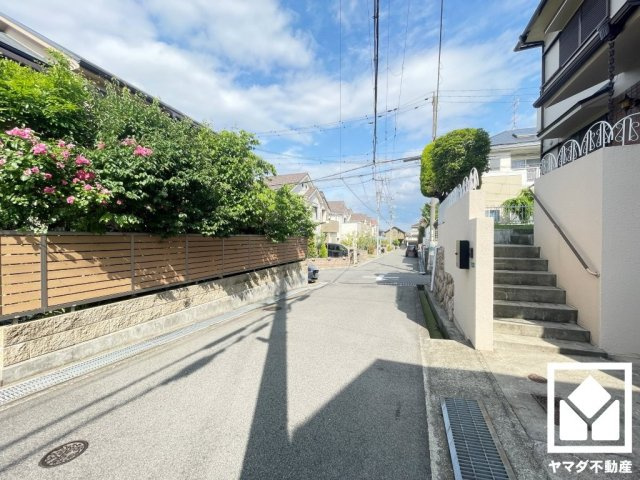 西宮市仁川百合野町の前面道路含む現地写真
