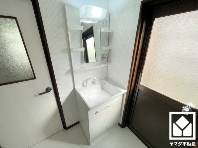 西宮市仁川百合野町の独立洗面台