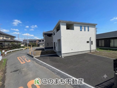 【前面道路含む現地写真】 | CRADLEGARDEN筑西市二木成第2　1号棟 | 前面道路が広いので、陽当り・解放感◎になっております！

