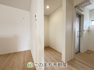 【収納】 | CRADLEGARDEN筑西市二木成第2　1号棟 | キッチン横には多目的収納スペースがございます♪
