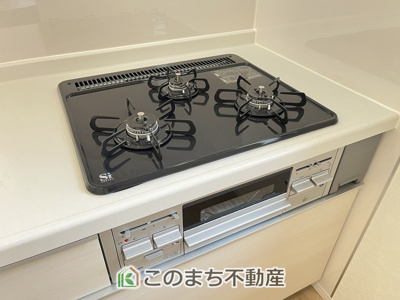  | CRADLEGARDEN筑西市二木成第2　1号棟 | 三ツ口コンロ採用で、同時調理もスムーズ◎！
