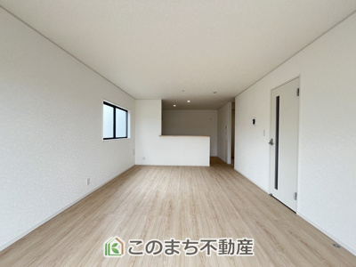 【居間・リビング】 | CRADLEGARDEN筑西市二木成第2　1号棟 | 窓が多く明るいリビングスペース☆ご家族の団らんを明るい日差しがが照らします☆