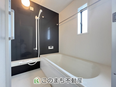 【浴室】 | CRADLEGARDEN筑西市二木成第2　1号棟 | 雨の日の洗濯も安心♪換気乾燥暖房機を完備した1坪サイズのシステムバスです！
