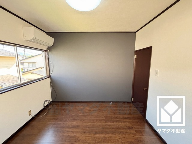 西宮市北六甲台1丁目の寝室|フローリングのお部屋でお掃除もラクラクです。