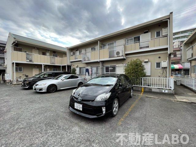 ガーデンハイツ高野台の駐車場