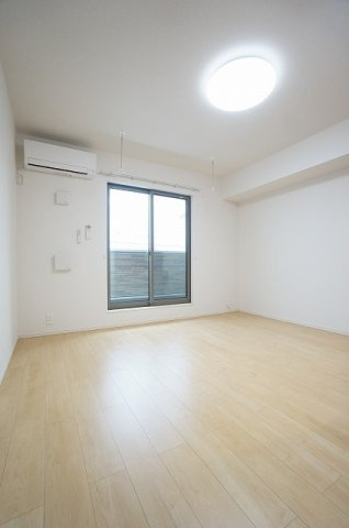 ソレイユルヴァン新町Ⅰの居間・リビング